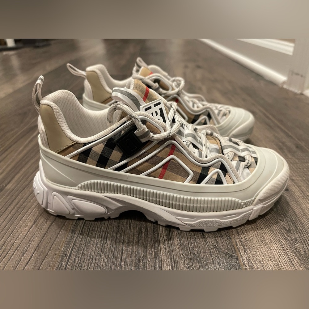 Burberry Arthur Vintage Check Sneakers - Size 32 (Equivalent to US Size 1)